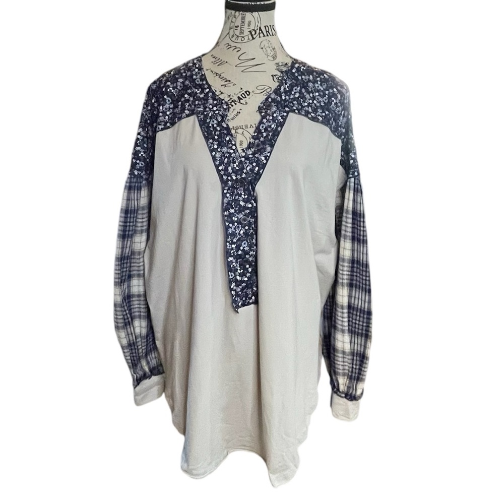 New Off-white,  Navy Blue Mixed Print Half Button Pullover Top Plus Size 2X - Picture 3 of 9